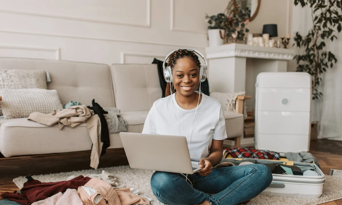 Online Businesses Nigerians Use to Earn in Dollars From Abroad